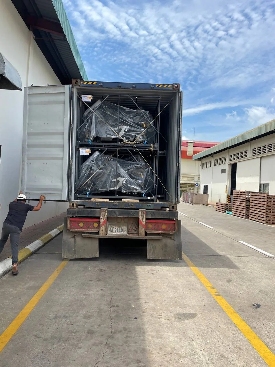 摩托车装运现场